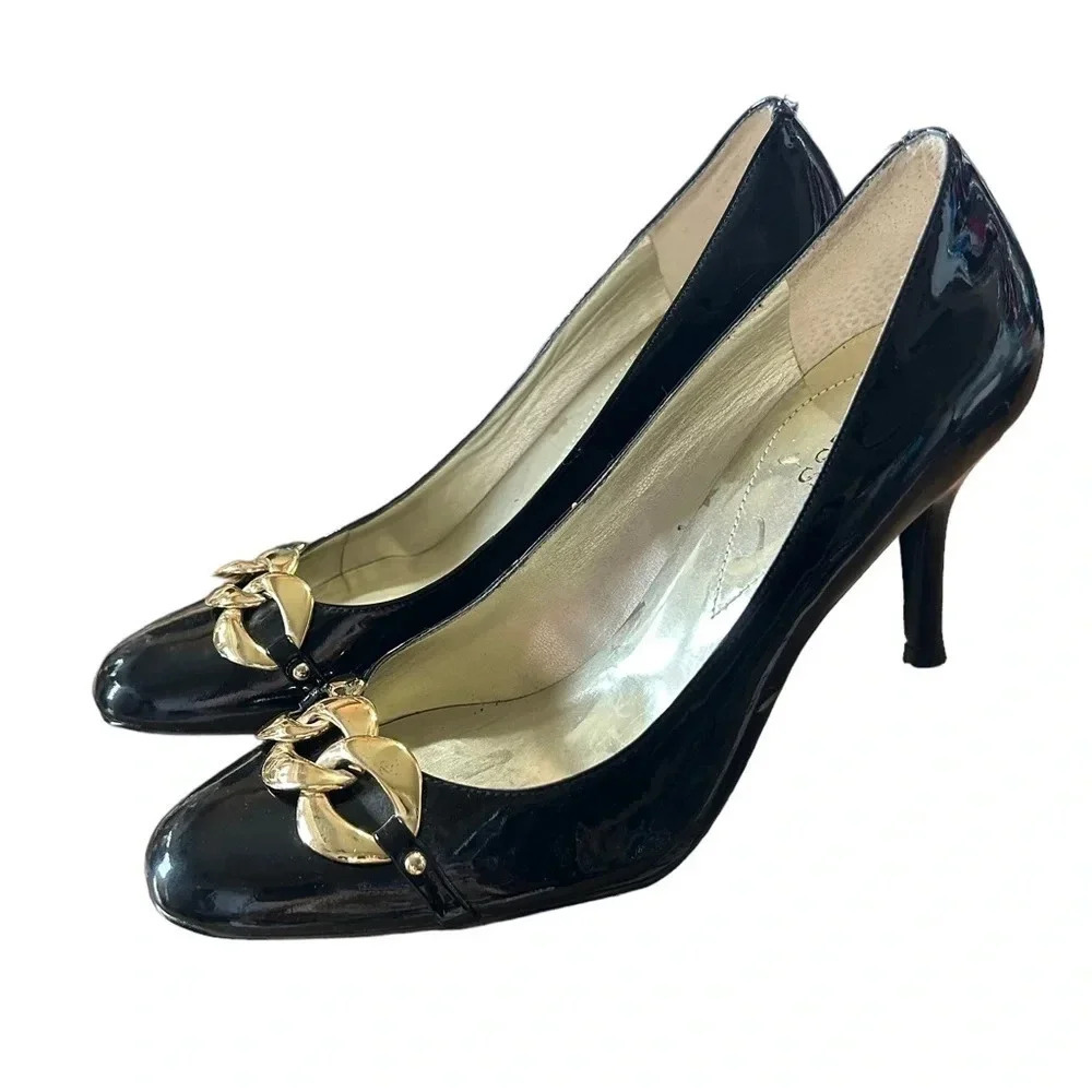 GUESS Patent Leather Pumps with Gold chain detail size 8.5